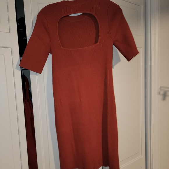 525 AMERICA OPEN BACK FITTED DRESS - RED - M - NWOT - Picture 5 of 6